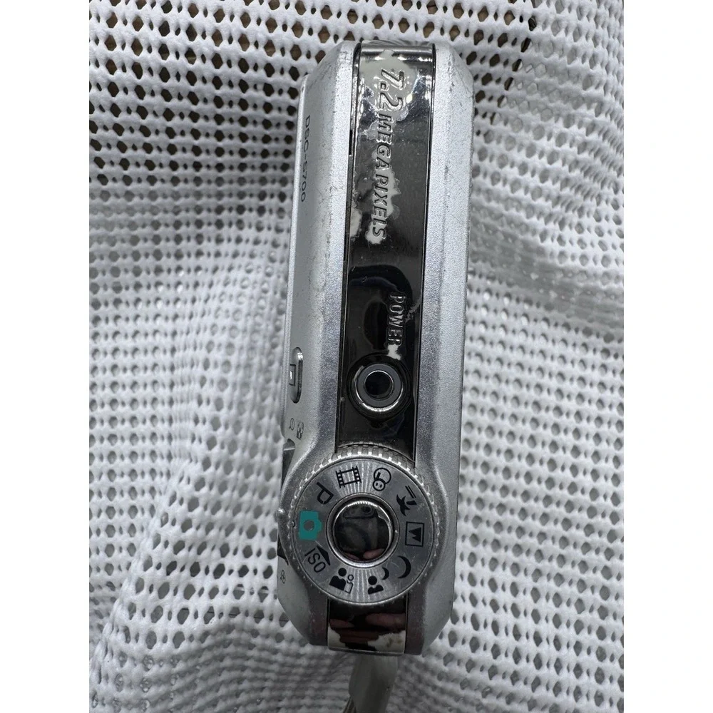 Sony Cyber-shot DSC-S700 7.2MP Digital Camera - Silver *NO POWER* For Parts